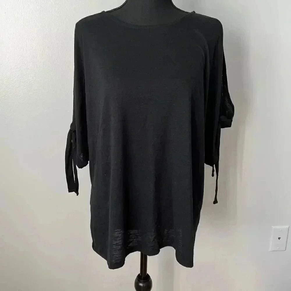 Ava and Viv top